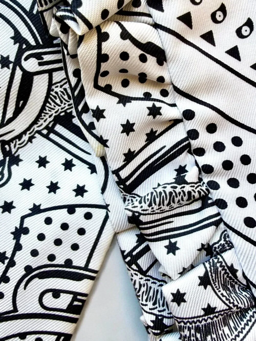 Hermès Black White Éperon d'Or Bandana Ruffled Silk Twilly Scarf